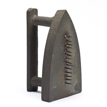MAN RAY (1890 - 1976) Cadeau.